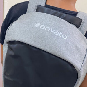 Mochila gris-negro antirrobo cierre oculto para laptop de 14" personalizable