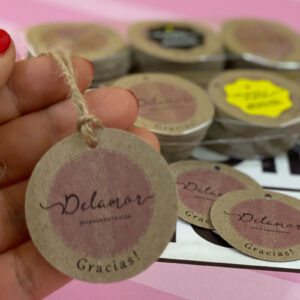 Tag etiqueta impresa 5cm a dos tintas papel kraft 100 grs con cordon estraza personalizable