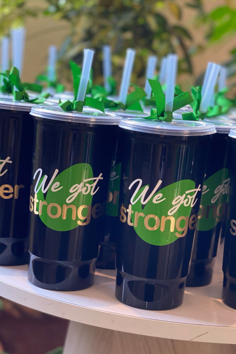 Vaso plástico con tapa y popote personalizado promocional para eventos corporativos